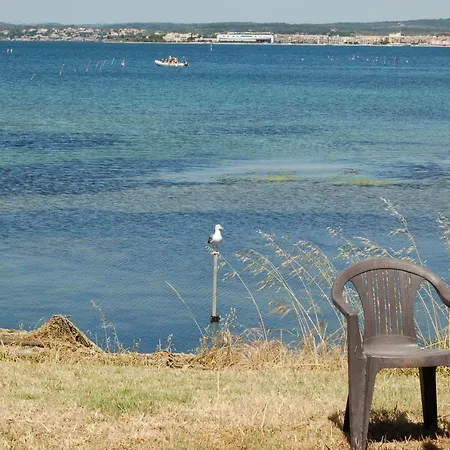 maison atypique les pieds dans l'eau-2